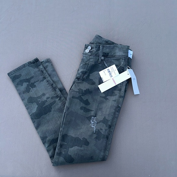 Hudson Jeans Denim - NWT Hudson midrise Collin Jean